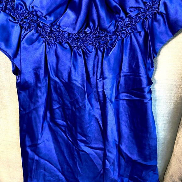 Black Halo off the shoulder cobalt blue blouse - Picture 8 of 8